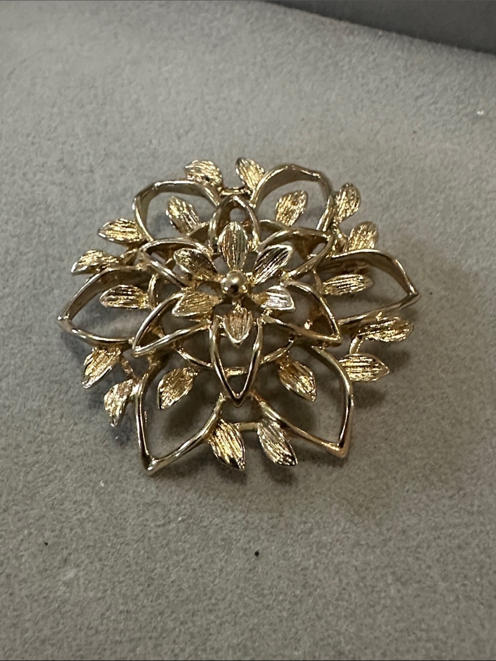 Sarah Coventry Gold Floral Filigree Brooch